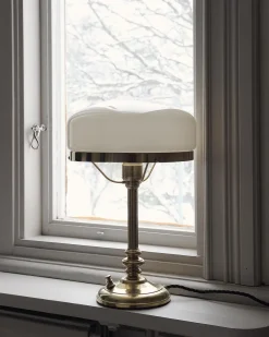Bordslampa - Karlfeldt mässing, vit skärm