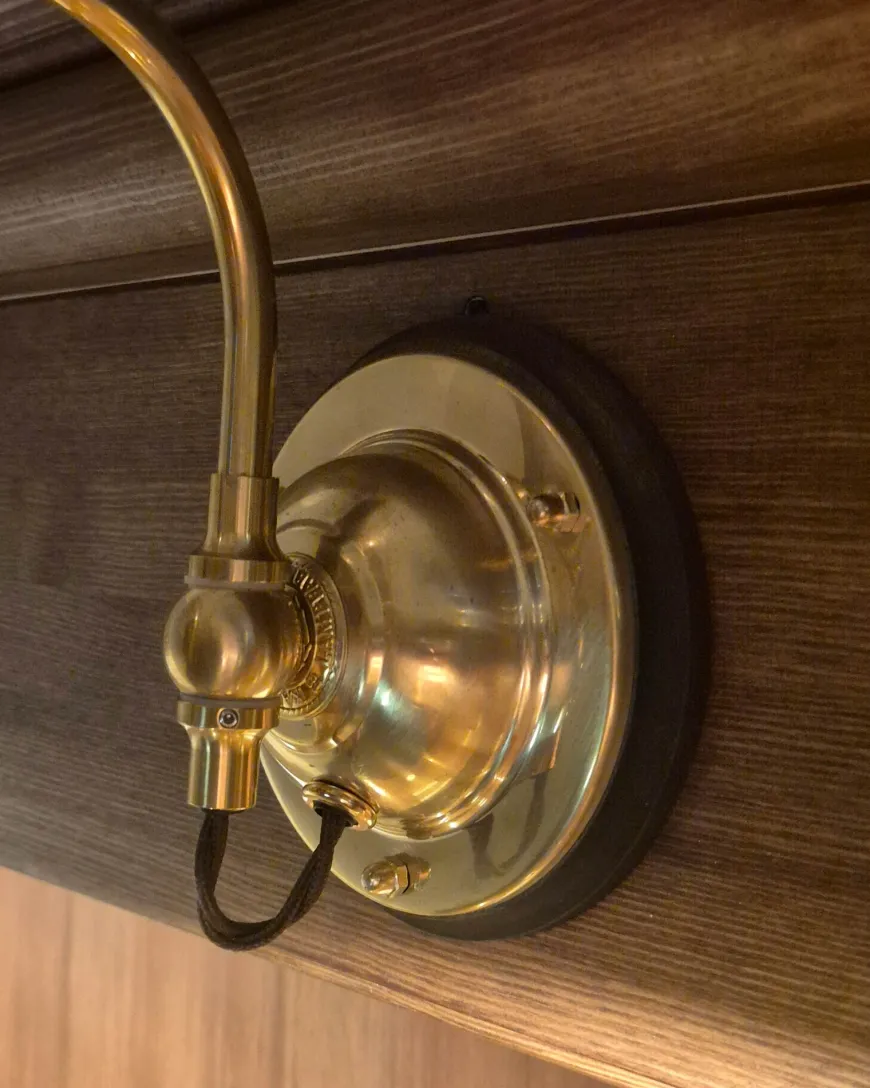 Vägglampa - Gripenberg mässingsskärm, brun