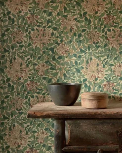 William Morris & Co. Tapet - Honeysuckle Green/Coral/Pink