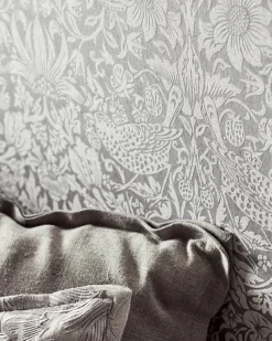 William Morris & Co. Tapet - Pure Strawberry Thief Oyster/Chalk